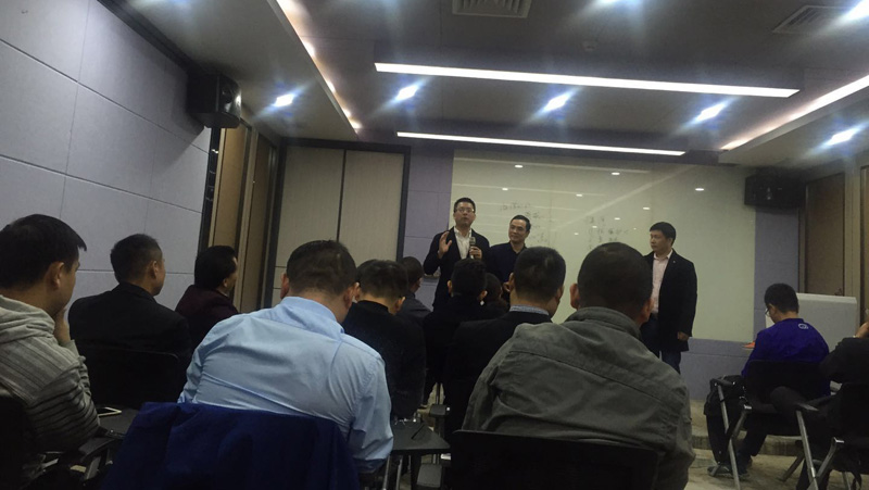 李總參與談?wù)摚皶r補充、糾正問題