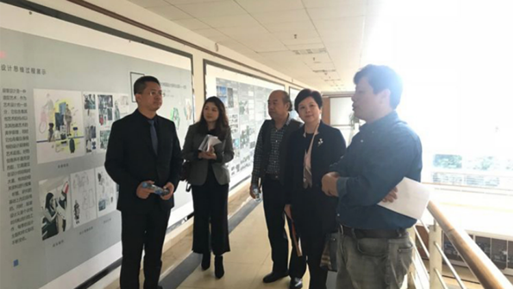 李德峰一行參觀創(chuàng)意設(shè)計(jì)成果 李德峰一行參觀創(chuàng)意設(shè)計(jì)成果